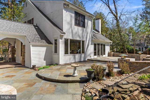 8 LOCKE CT, Ewing, NJ 08628