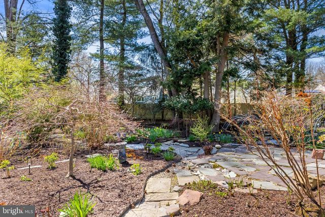 8 LOCKE CT, Ewing, NJ 08628