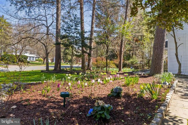 8 LOCKE CT, Ewing, NJ 08628