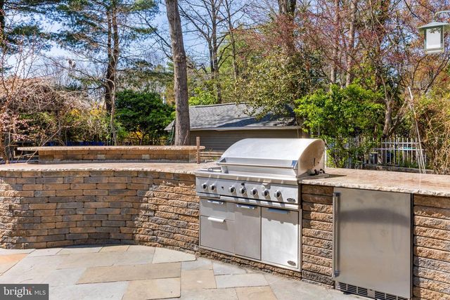 8 LOCKE CT, Ewing, NJ 08628