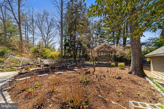 8 LOCKE CT, Ewing, NJ 08628