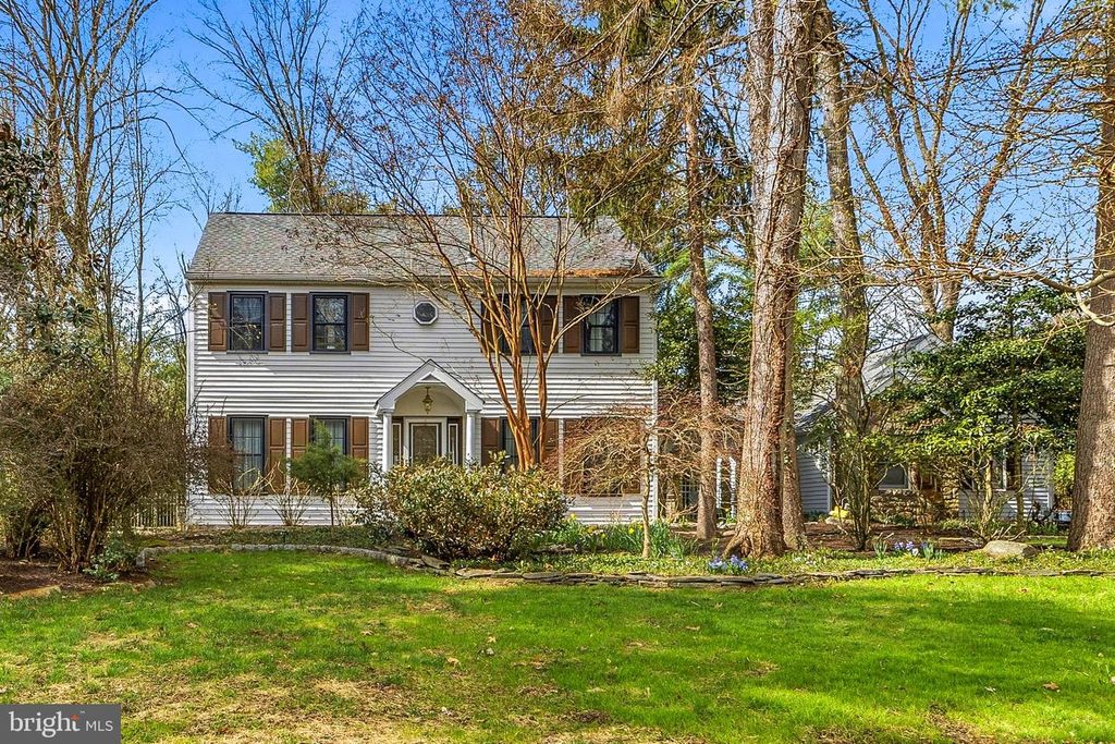 8 LOCKE CT, Ewing, NJ 08628