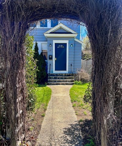 34 Lafayette St, Marblehead, MA 01945