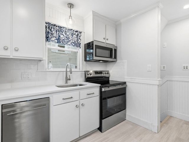 34 Lafayette St, Marblehead, MA 01945