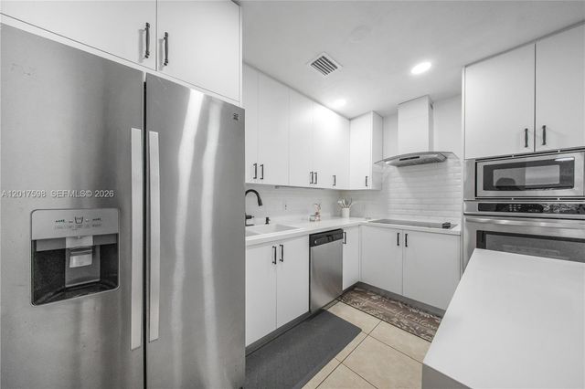 661 E 7th St, Hialeah, FL 33010