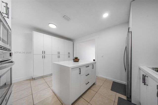 661 E 7th St, Hialeah, FL 33010