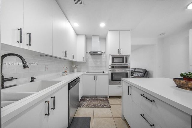 661 E 7th St, Hialeah, FL 33010