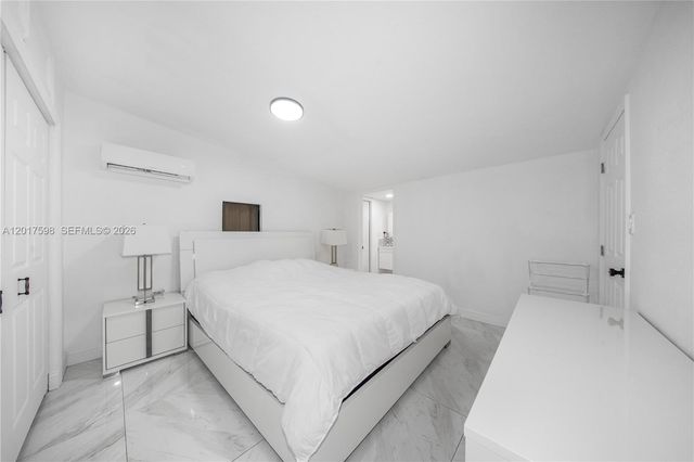 661 E 7th St, Hialeah, FL 33010