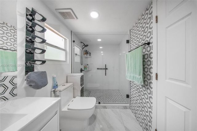 661 E 7th St, Hialeah, FL 33010