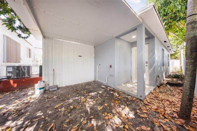 661 E 7th St, Hialeah, FL 33010