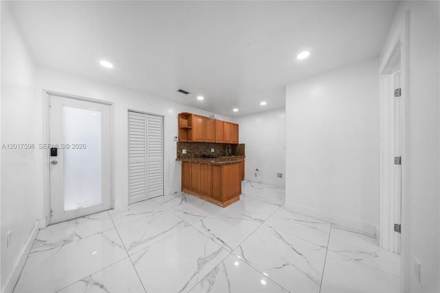 661 E 7th St, Hialeah, FL 33010