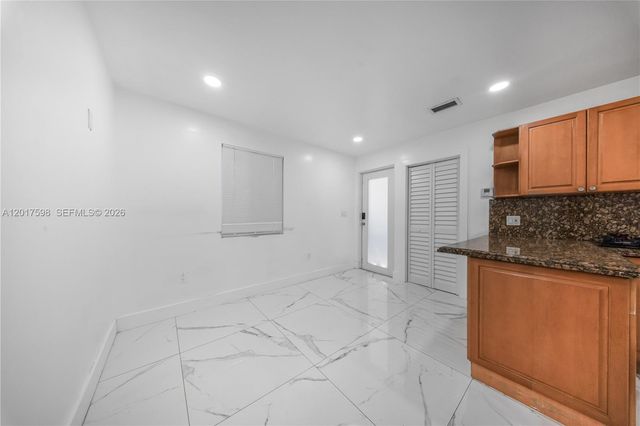 661 E 7th St, Hialeah, FL 33010