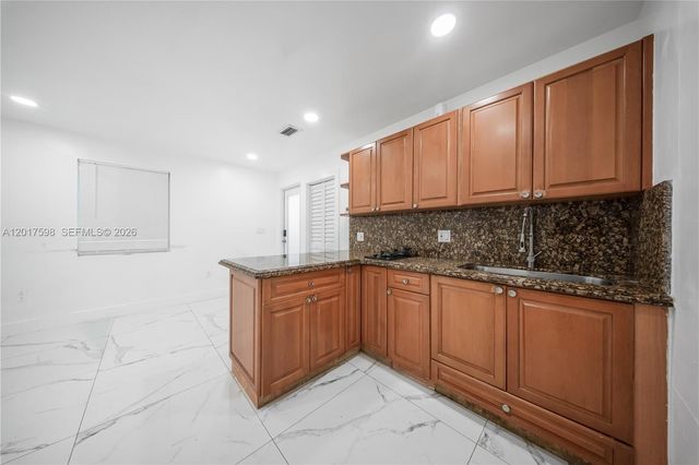 661 E 7th St, Hialeah, FL 33010