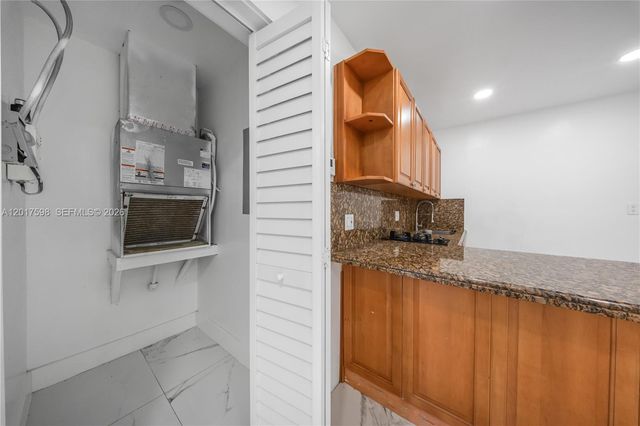 661 E 7th St, Hialeah, FL 33010