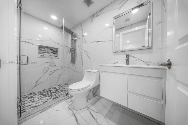 661 E 7th St, Hialeah, FL 33010