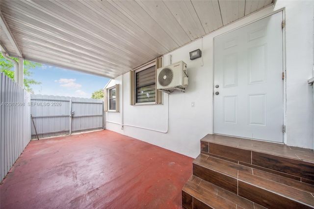 661 E 7th St, Hialeah, FL 33010