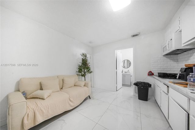 661 E 7th St, Hialeah, FL 33010