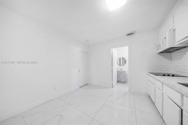 661 E 7th St, Hialeah, FL 33010