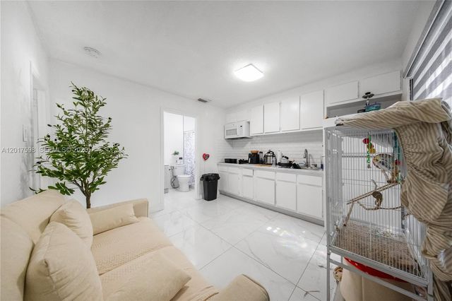 661 E 7th St, Hialeah, FL 33010