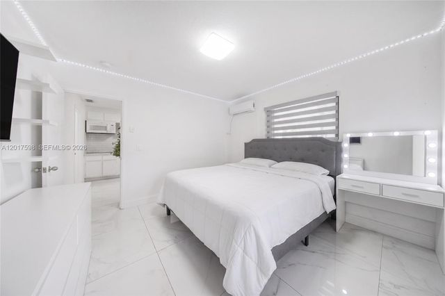 661 E 7th St, Hialeah, FL 33010