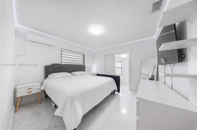 661 E 7th St, Hialeah, FL 33010