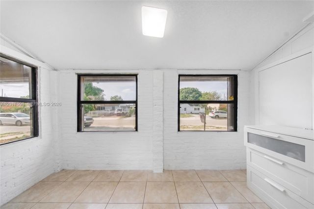 661 E 7th St, Hialeah, FL 33010