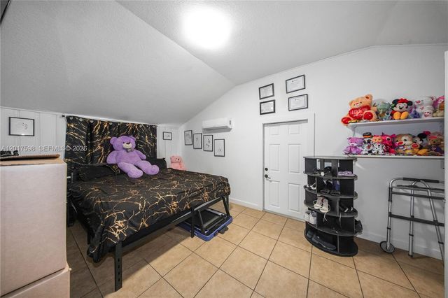 661 E 7th St, Hialeah, FL 33010