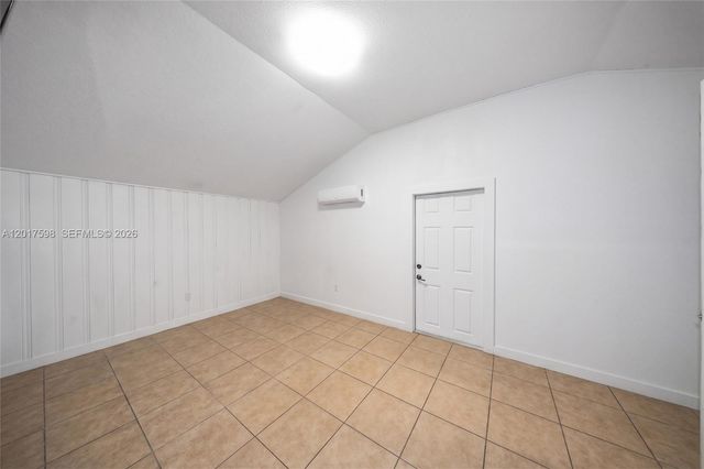 661 E 7th St, Hialeah, FL 33010