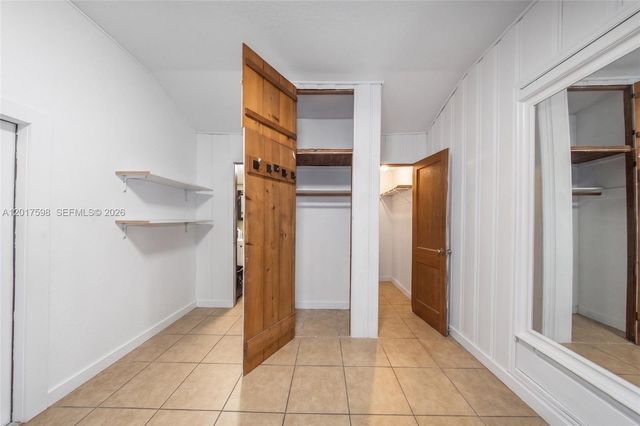 661 E 7th St, Hialeah, FL 33010