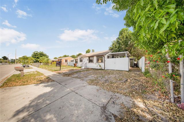 661 E 7th St, Hialeah, FL 33010