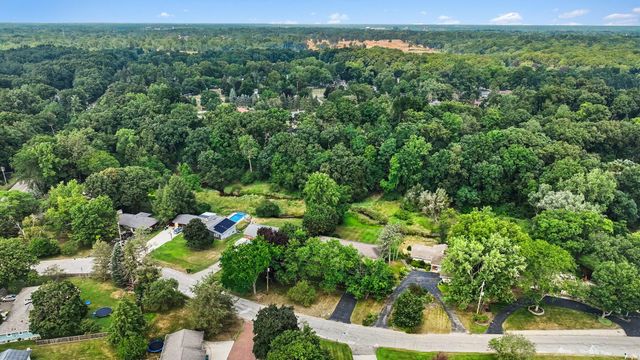 1926 Greenbriar Drive, Portage City, MI 49024