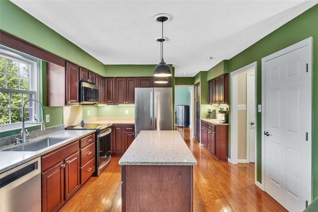 312 Valerie Dr, Cranberry Twp, PA 16066