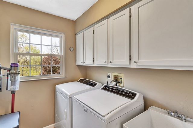 312 Valerie Dr, Cranberry Twp, PA 16066