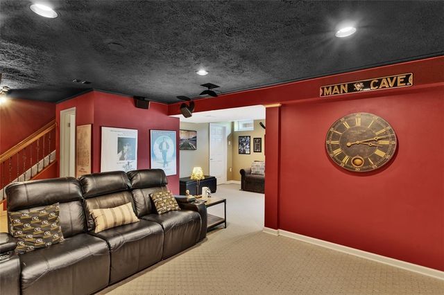312 Valerie Dr, Cranberry Twp, PA 16066