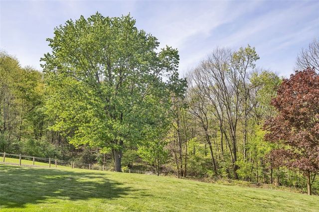 312 Valerie Dr, Cranberry Twp, PA 16066