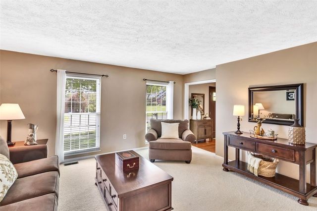 312 Valerie Dr, Cranberry Twp, PA 16066