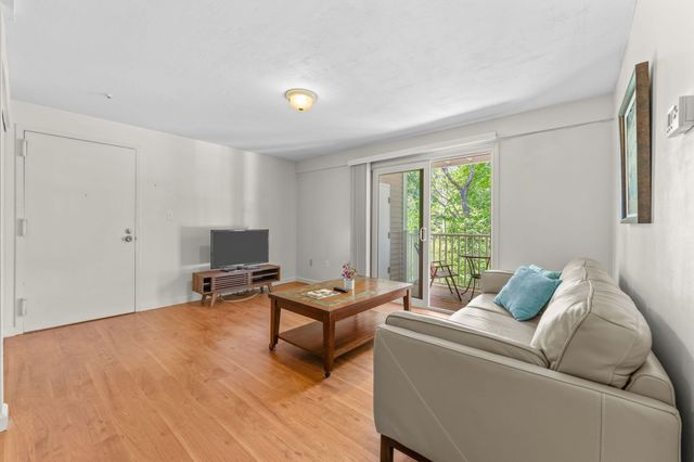 8 Post Oak Ln 20, Natick, MA 01760