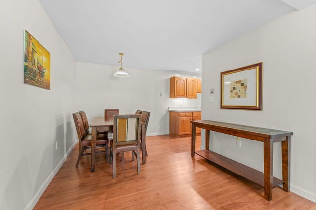 8 Post Oak Ln 20, Natick, MA 01760