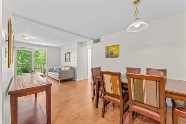8 Post Oak Ln 20, Natick, MA 01760