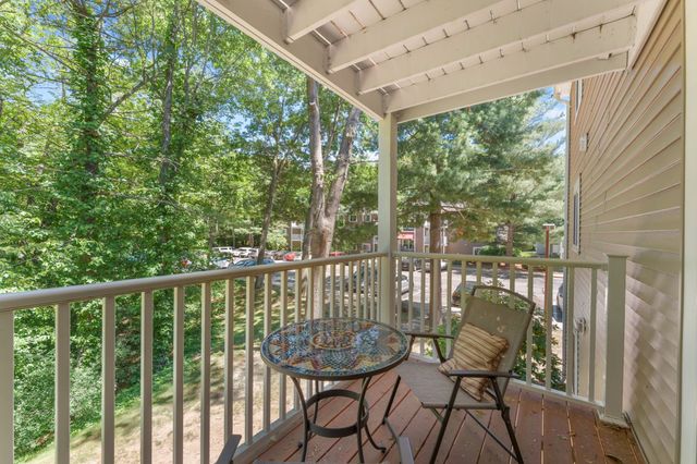 8 Post Oak Ln 20, Natick, MA 01760