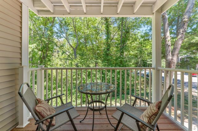 8 Post Oak Ln 20, Natick, MA 01760