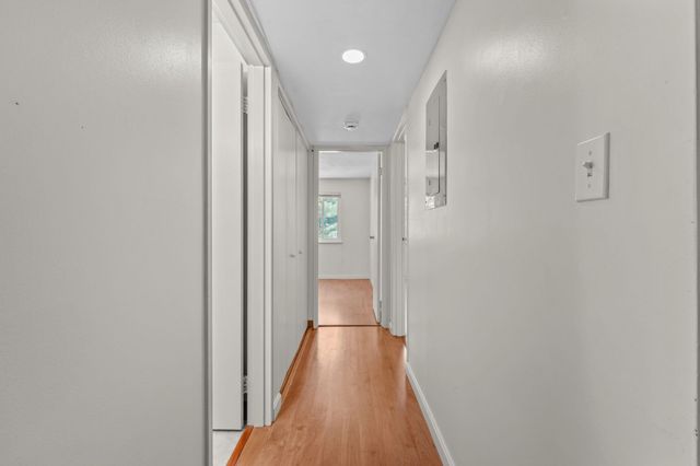 8 Post Oak Ln 20, Natick, MA 01760