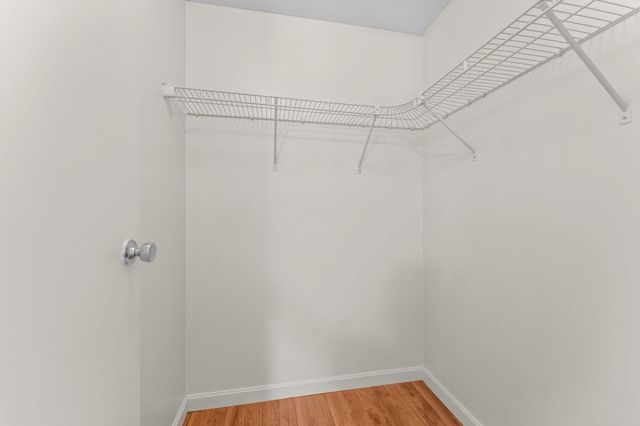 8 Post Oak Ln 20, Natick, MA 01760