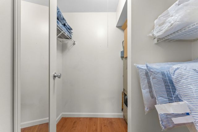 8 Post Oak Ln 20, Natick, MA 01760