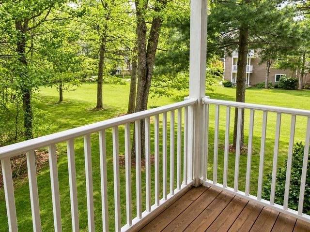 8 Post Oak Ln 20, Natick, MA 01760