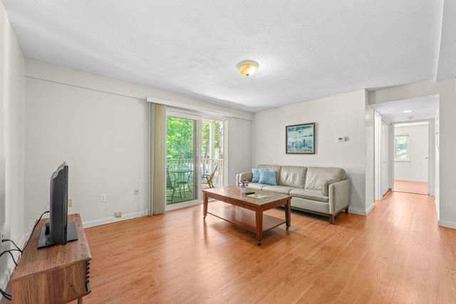 8 Post Oak Ln 20, Natick, MA 01760