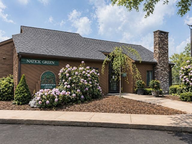 8 Post Oak Ln 20, Natick, MA 01760