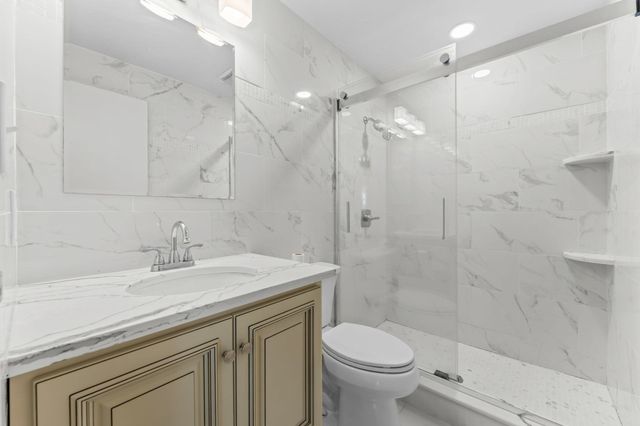 8 Post Oak Ln 20, Natick, MA 01760