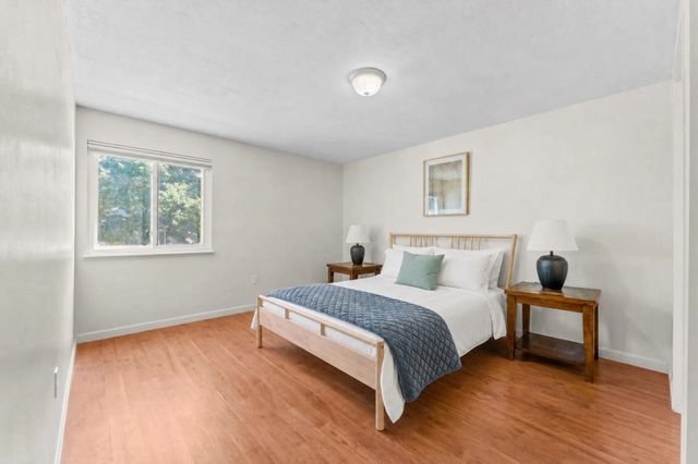 8 Post Oak Ln 20, Natick, MA 01760