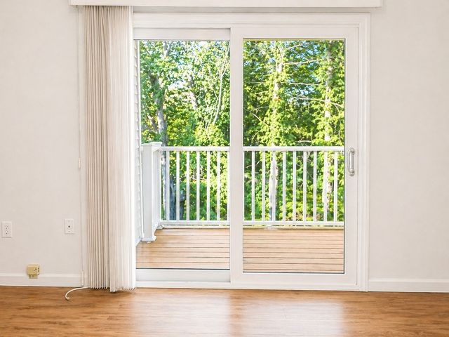 8 Post Oak Ln 20, Natick, MA 01760